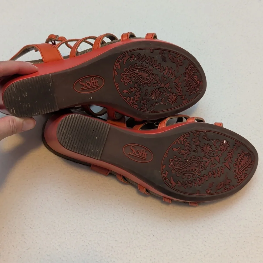 Sofft Strappy Coral Wedge Sandals w/ Gold Embellishments - Size 7.5 - Picture 5 of 6